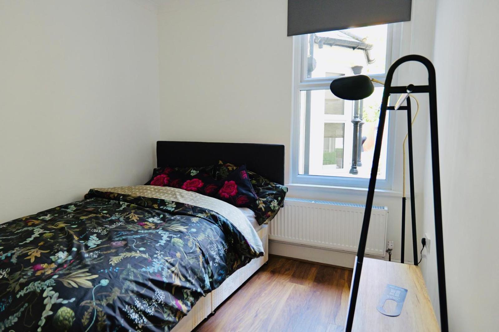 Two Bedroom Flat Near Transport & Shops Λονδίνο Εξωτερικό φωτογραφία